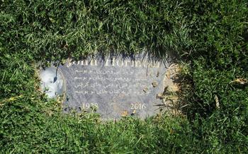Hormozi, John gravesite