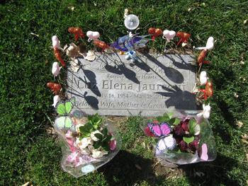 Jauregue,   Luz Elena gravesite