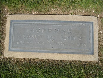 Huffman, Demia Mills gravesite